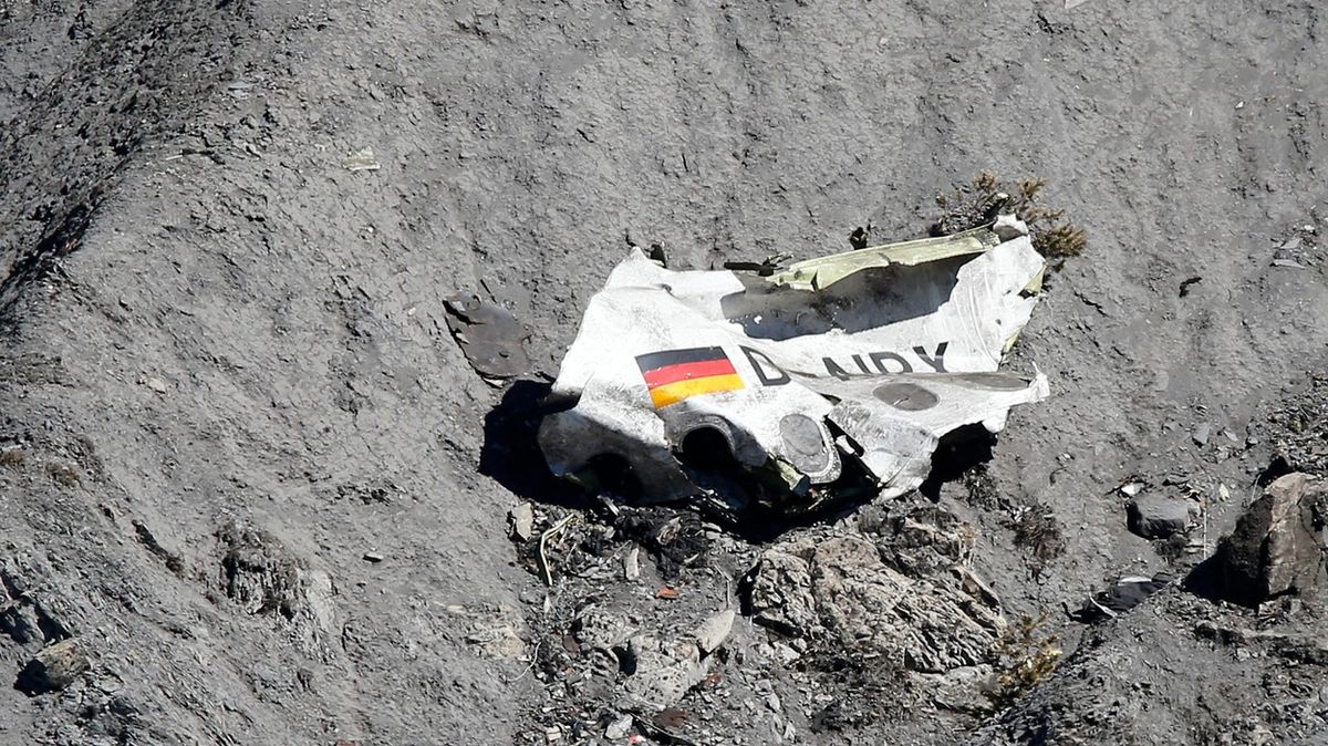 Při řízeném pádu letadla v Alpách zemřelo 150 lidí. Soud o odškodnění začíná